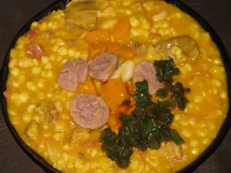 1200px-Locro_argentino