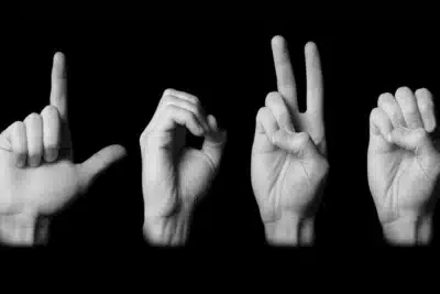 Carrera de Lengua de Señas: Todo lo que Necesitas Saber para Empezar tu Camino en la Comunicación Inclusiva
