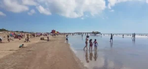 Cómo elegir alojamiento en la playa si estás estudiando en Buenos Aires: hospedaje, costo y tips para el verano